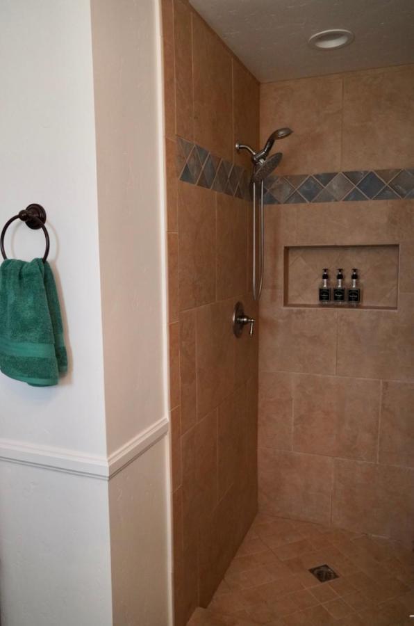 Cozy Family Hideaway, Sleeps 8, 4 Tv'S Yard, Shops Villa Simi Valley Exterior photo